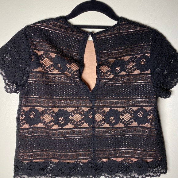 Lace Cropped Shirt - Picture 2 of 3